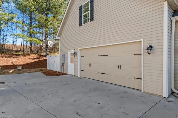 $325,000 | 227 Hawks Nest Circle, Clemmons, NC 27012