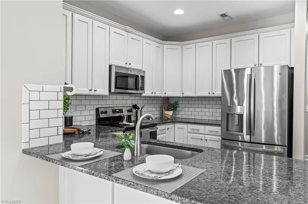 $325,000 | 227 Hawks Nest Circle, Clemmons, NC 27012