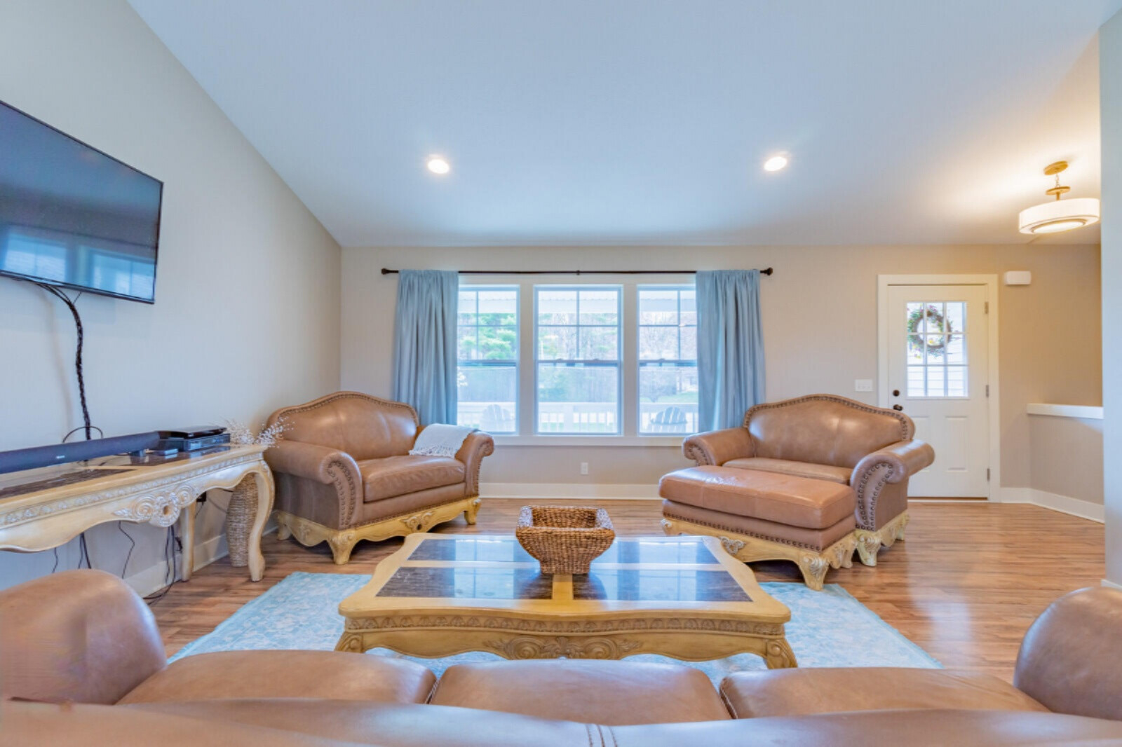 14712 Leonard Road Spring Lake, MI 49456 - Photo 5 of 37 Living room