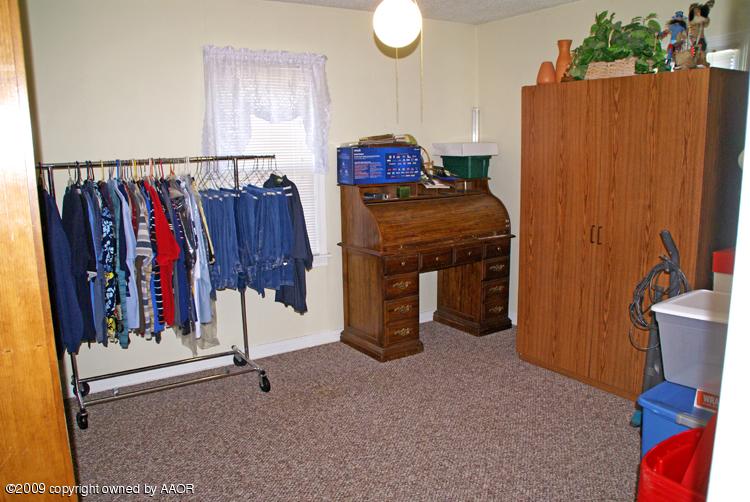 3613 Parker Street Amarillo, TX 79110 - Photo 15 of 21 1st Bedroom