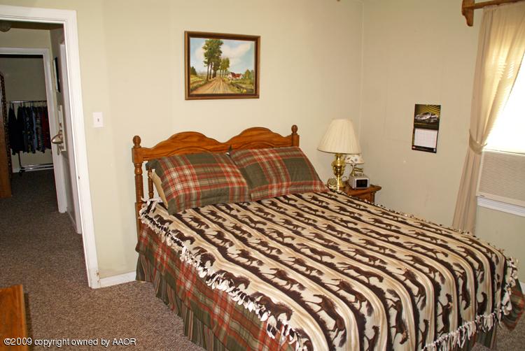3613 Parker Street Amarillo, TX 79110 - Photo 16 of 21 2nd Bedroom