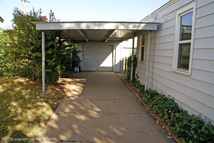 3613 Parker Street Amarillo, TX 79110 - Photo 21 of 21 Carport & Garage