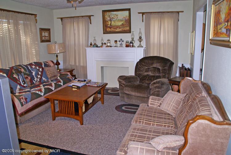 3613 Parker Street Amarillo, TX 79110 - Photo 4 of 21 Living Area