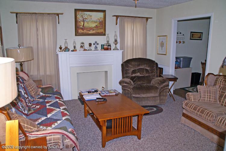 3613 Parker Street Amarillo, TX 79110 - Photo 5 of 21 Living Area 2