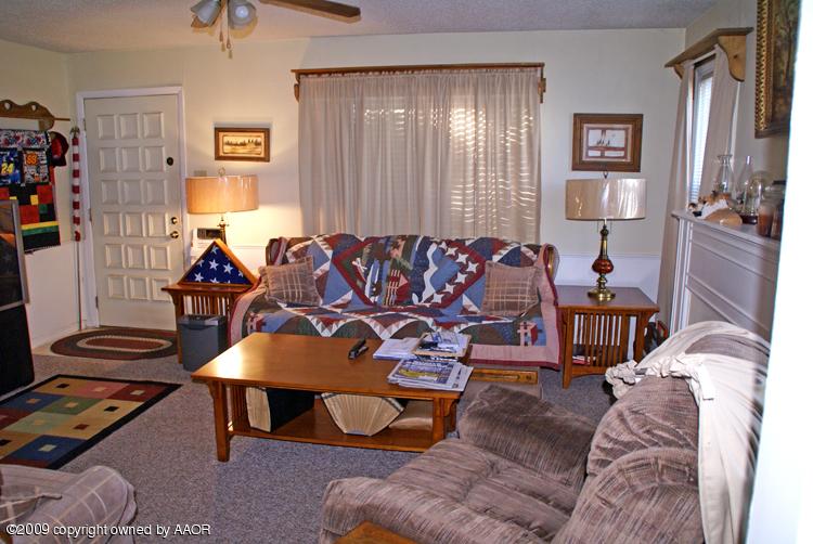 3613 Parker Street Amarillo, TX 79110 - Photo 6 of 21 Living Area 3