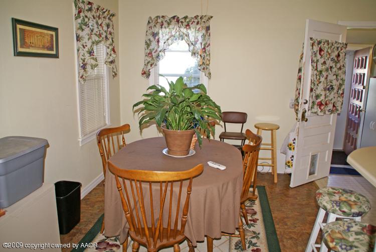 3613 Parker Street Amarillo, TX 79110 - Photo 9 of 21 Dining Area 2