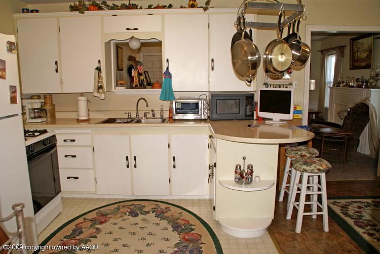 3613 Parker Street Amarillo, TX 79110 - Photo 10 of 21 Kitchen