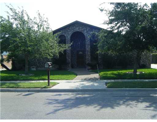 a view of a yard in front of a brick house