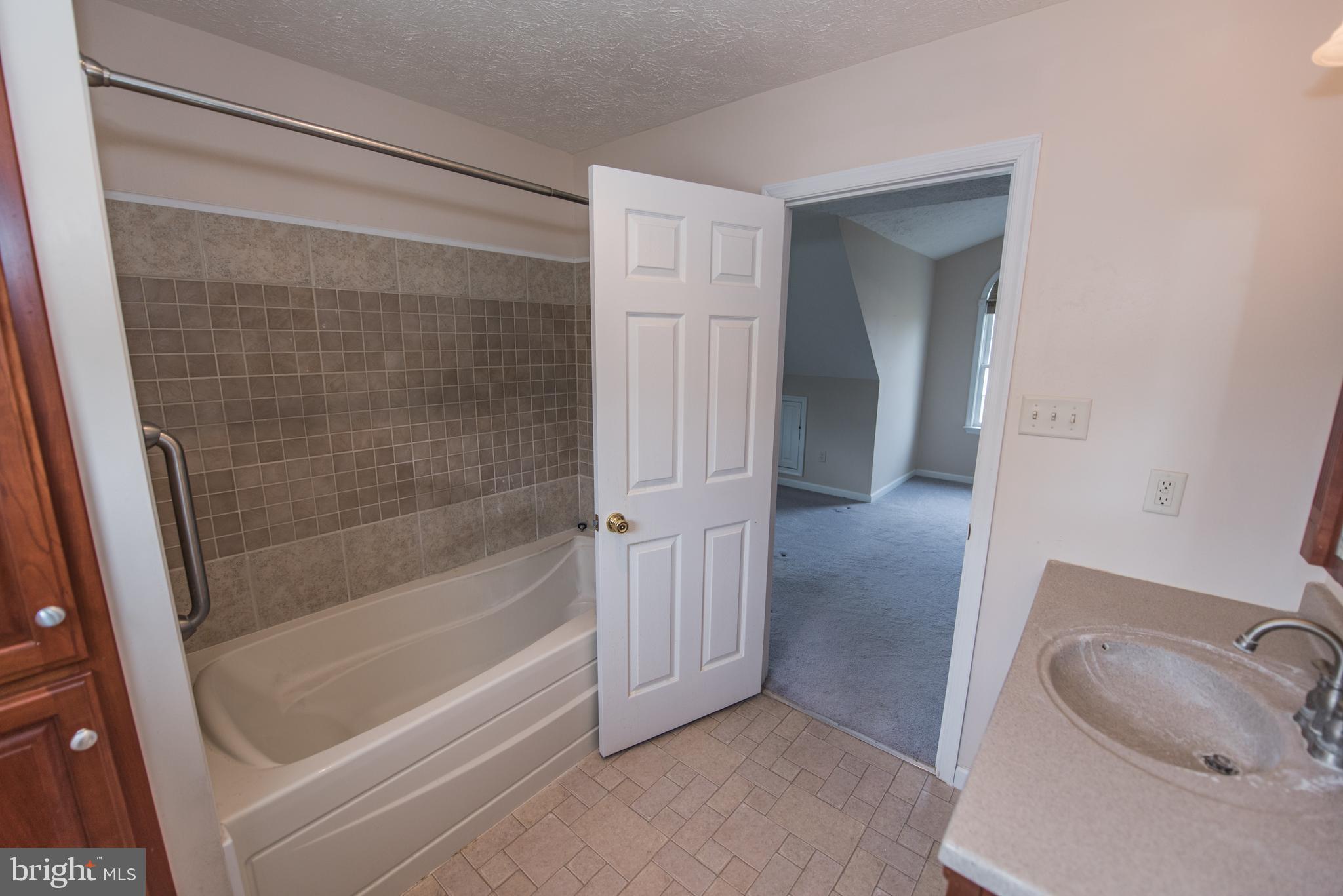102 Killdeer Road Stephens City, VA 22655 - Photo 19 of 27 Master bath