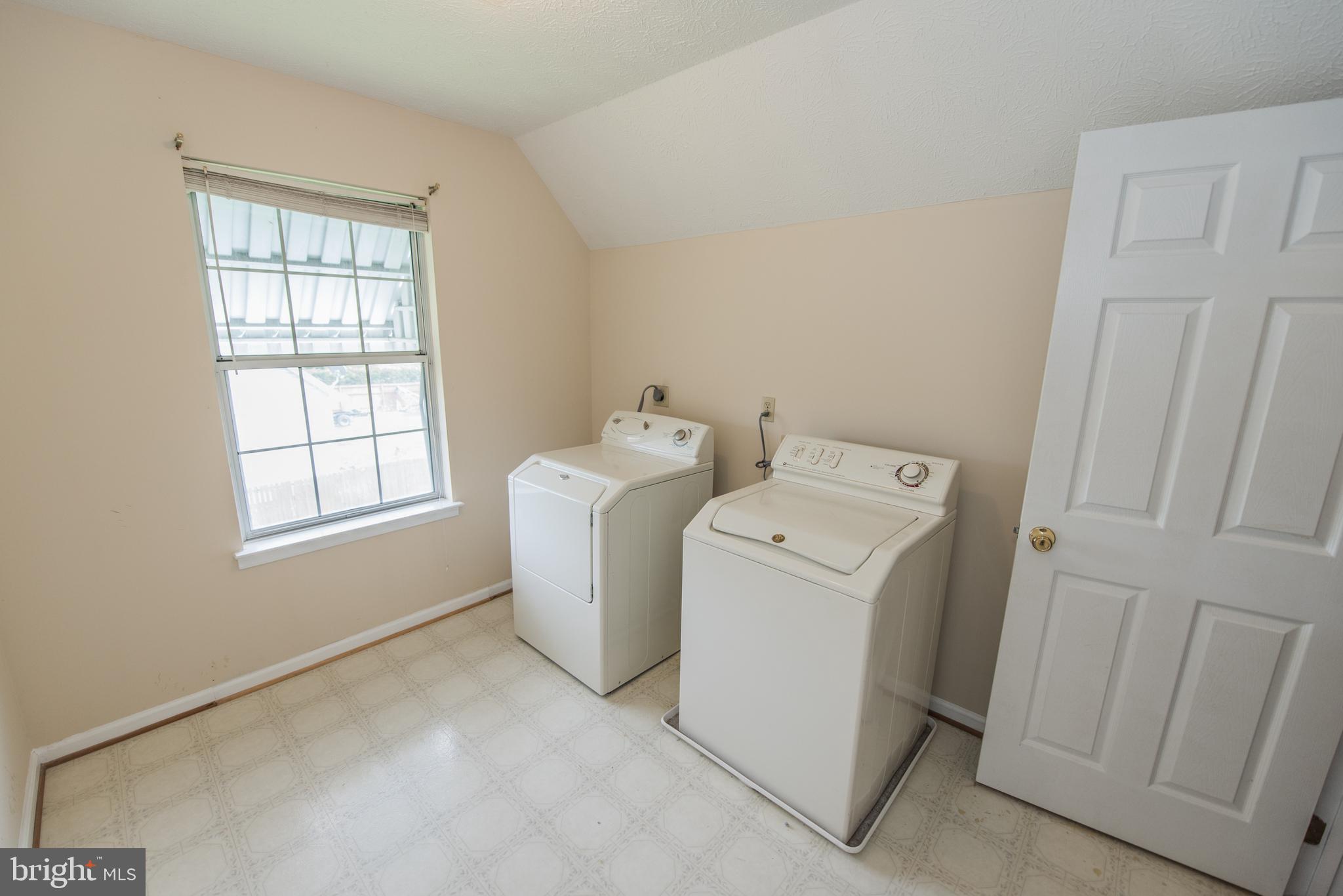 102 Killdeer Road Stephens City, VA 22655 - Photo 20 of 27 Laundry room