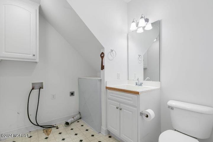 4005 Lady Marian Road Wilson, NC 27896 - Photo 26 of 38 Laundry / Half Bath