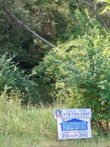 a sign of golf club on a tree