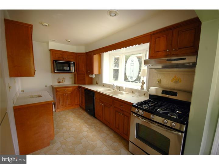 121 Broadview Road Springfield, PA 19064 - Photo 5 of 13 Kitchen
