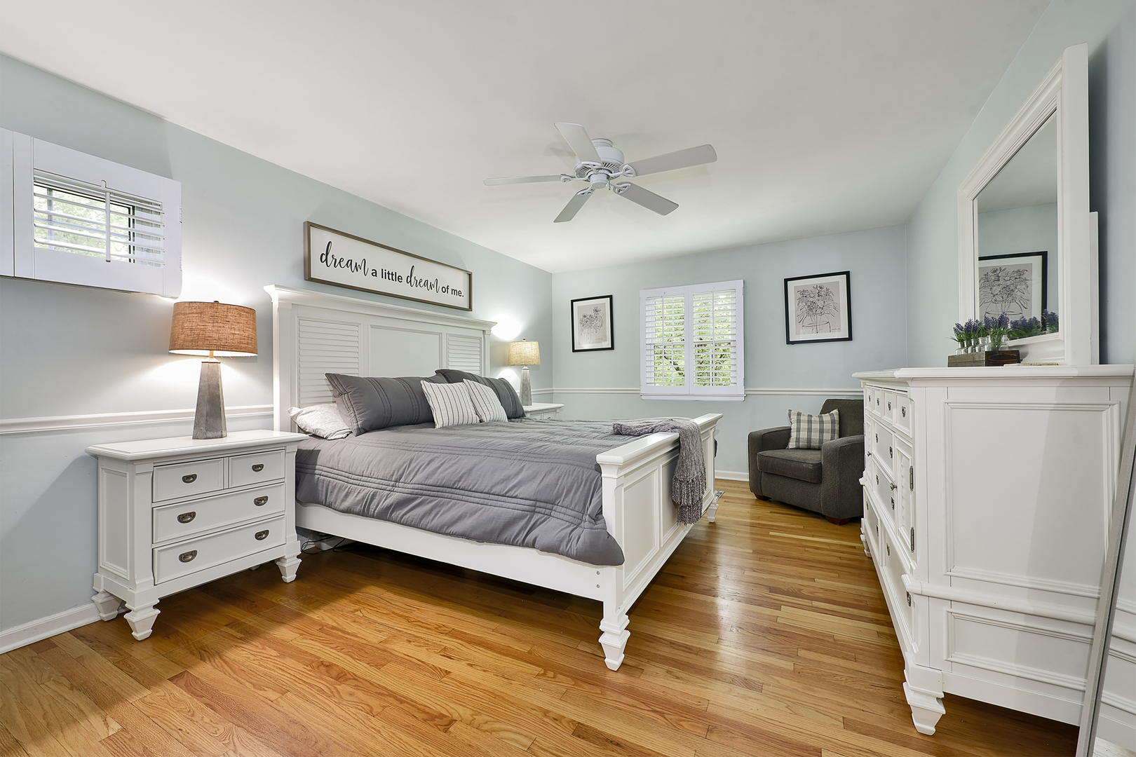 1550 Banbury Road Inverness, IL 60067 - Photo 10 of 32 a bedroom with a bed and a dresser