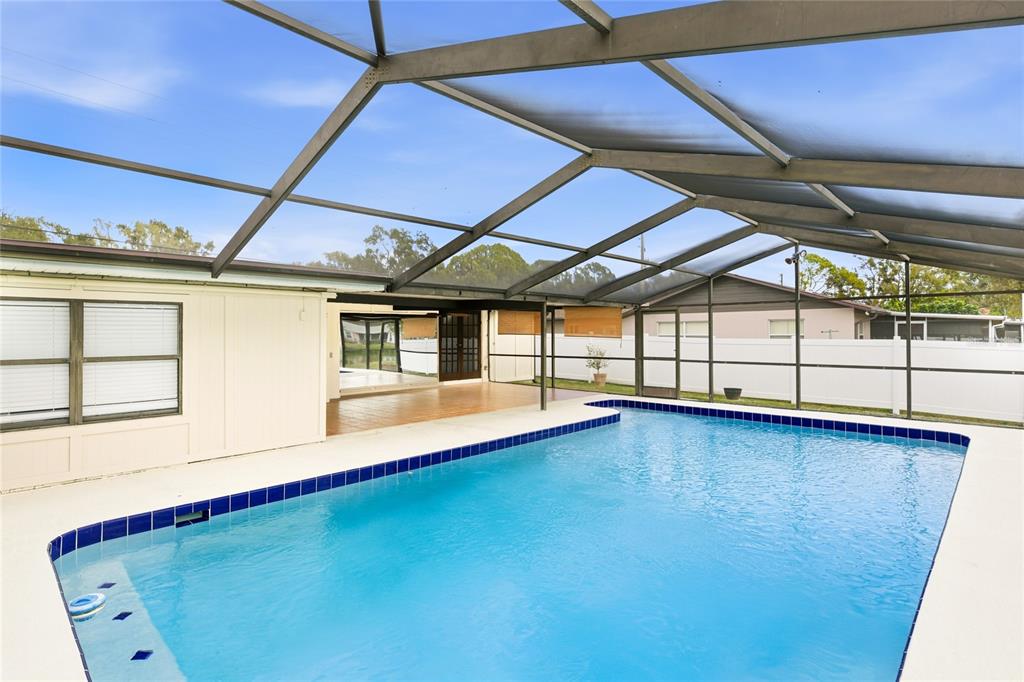 3452 Desoto Road Sarasota, FL 34235 - Photo 31 of 42 a view of an empty room with a window