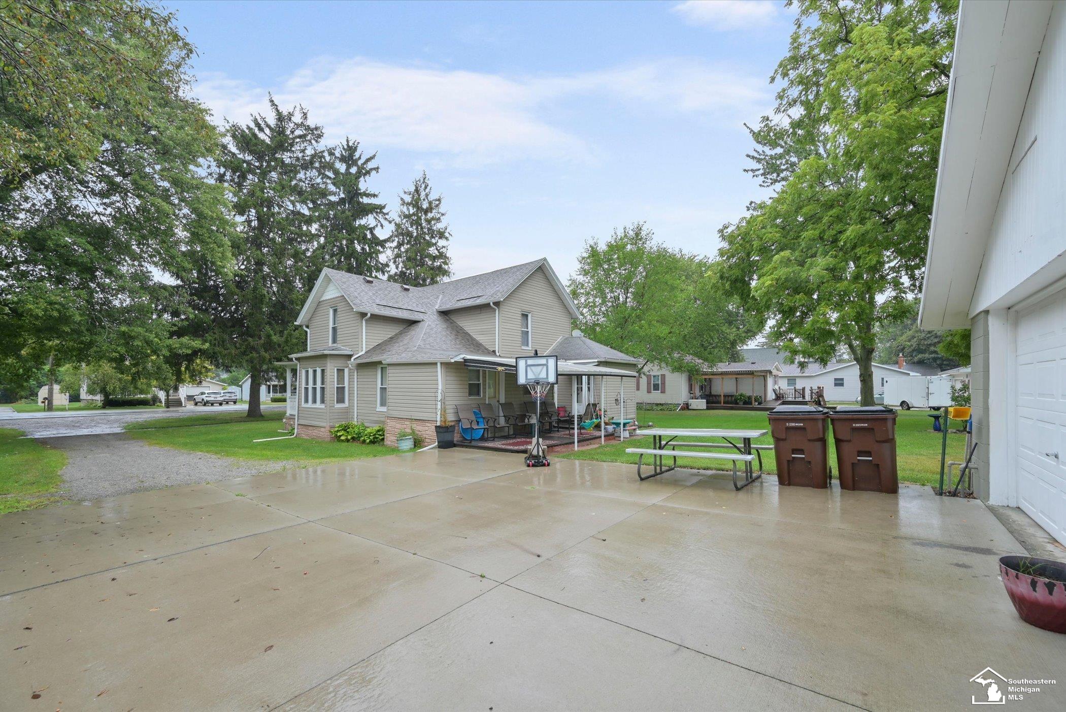 437 Monroe Street Carleton, MI 48117 - Photo 4 of 28 Gallery Image 4