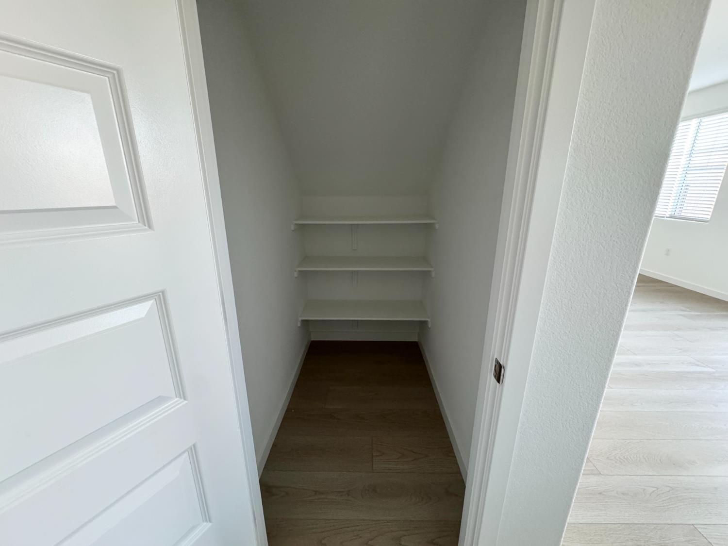 8524 Anker Way Elk Grove, CA 95757 - Photo 29 of 37 a view of a hallway