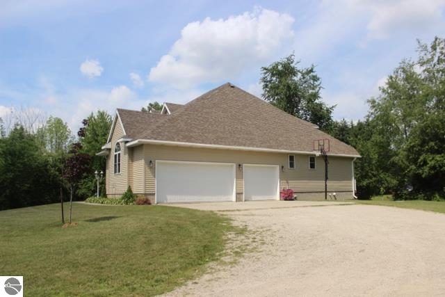 4966 North Croswell Road Alma, MI 48801 - Photo 2 of 52 1786913-1.JPG