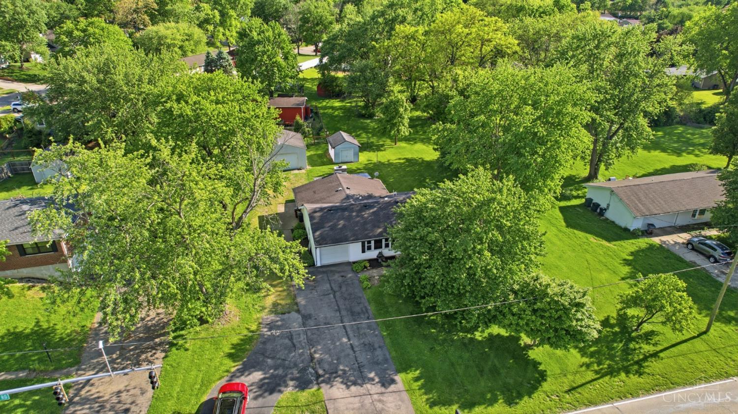6473 Hendrickson Road Middletown, OH 45044 - Photo 3 of 42