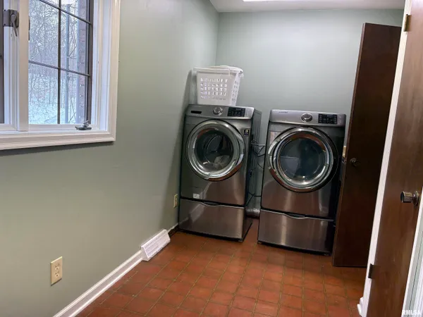 $411,000 | 9445 McNabb Blacktop Road, Hennepin, IL 61327