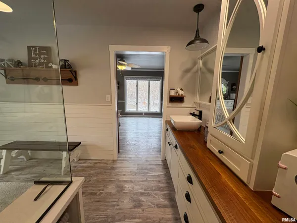 $411,000 | 9445 McNabb Blacktop Road, Hennepin, IL 61327