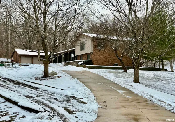 $411,000 | 9445 McNabb Blacktop Road, Hennepin, IL 61327