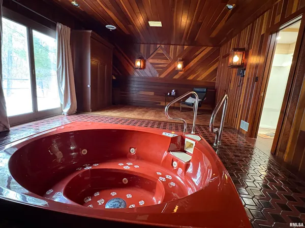 $411,000 | 9445 McNabb Blacktop Road, Hennepin, IL 61327