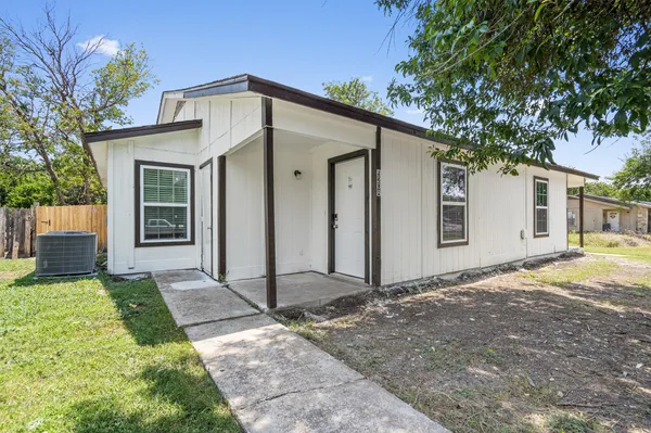 $1,099 | 520 Lenora Drive, Unit A, Taylor, TX 76574