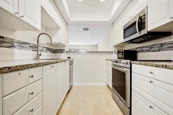 $1,700 | 4535 North O'Connor Road, Unit 1216, Irving, TX 75062