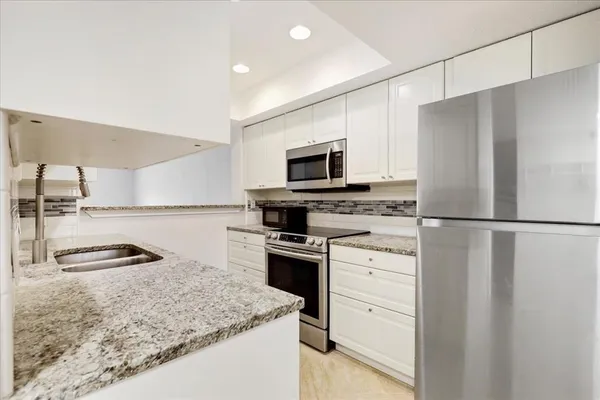 $1,700 | 4535 North O'Connor Road, Unit 1216, Irving, TX 75062