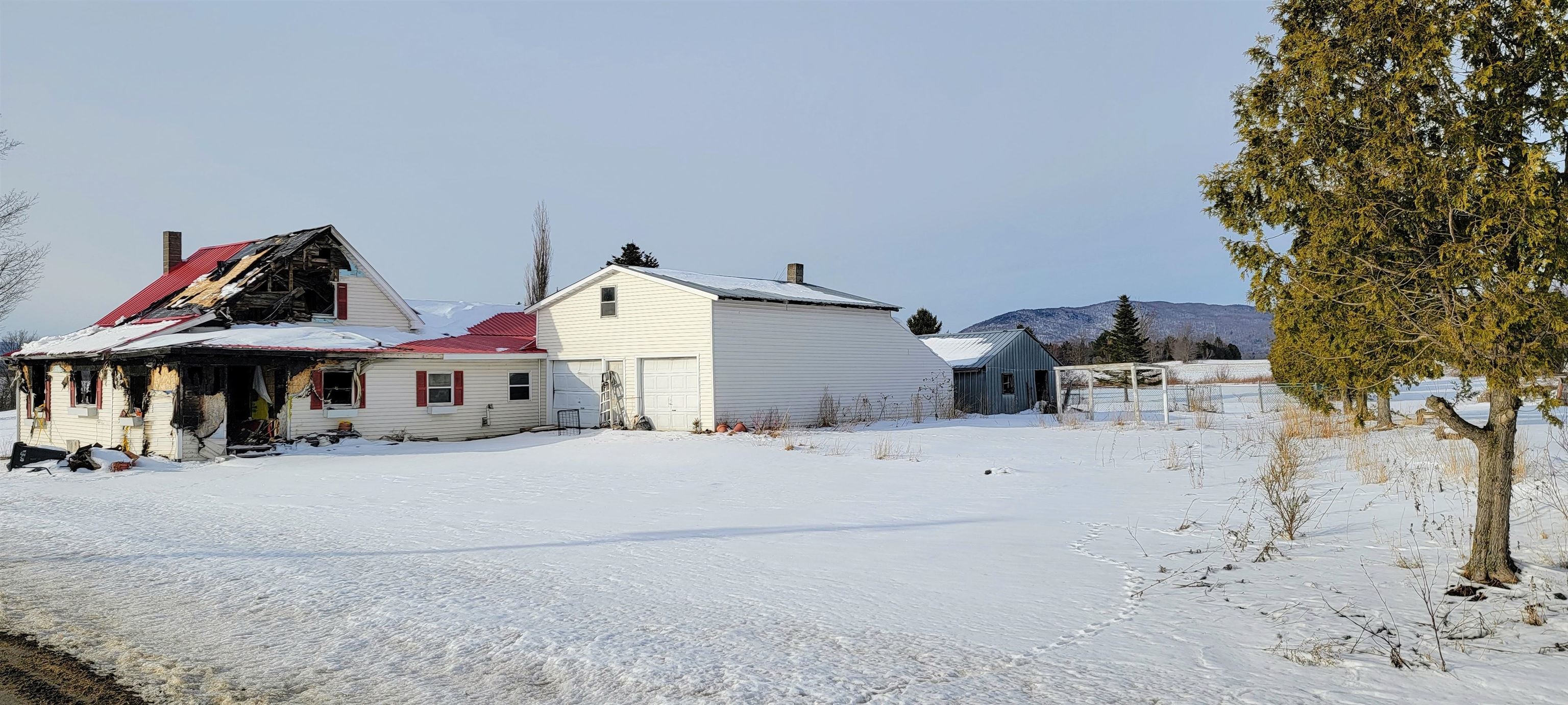 438 Searles Road Newport Town, VT 05857 - Photo 3 of 10 Gallery Image 3