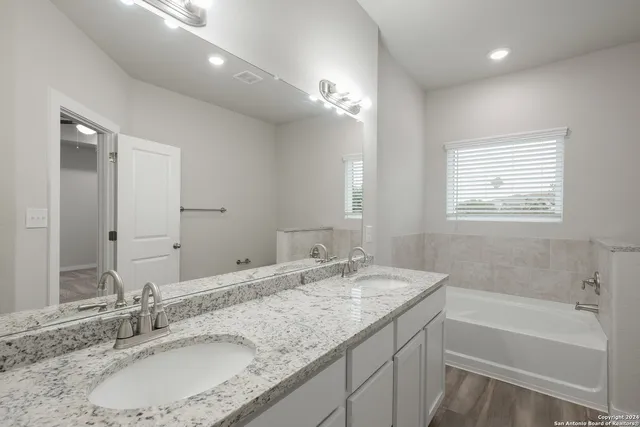 $2,195 | 21402 James Charles, San Antonio, TX 78256