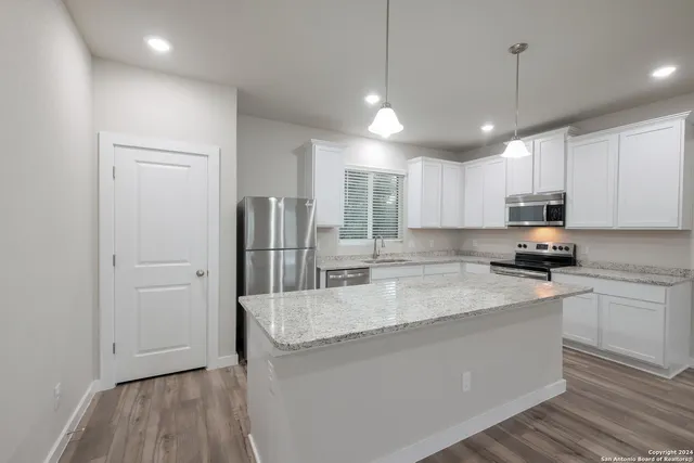 $2,195 | 21402 James Charles, San Antonio, TX 78256