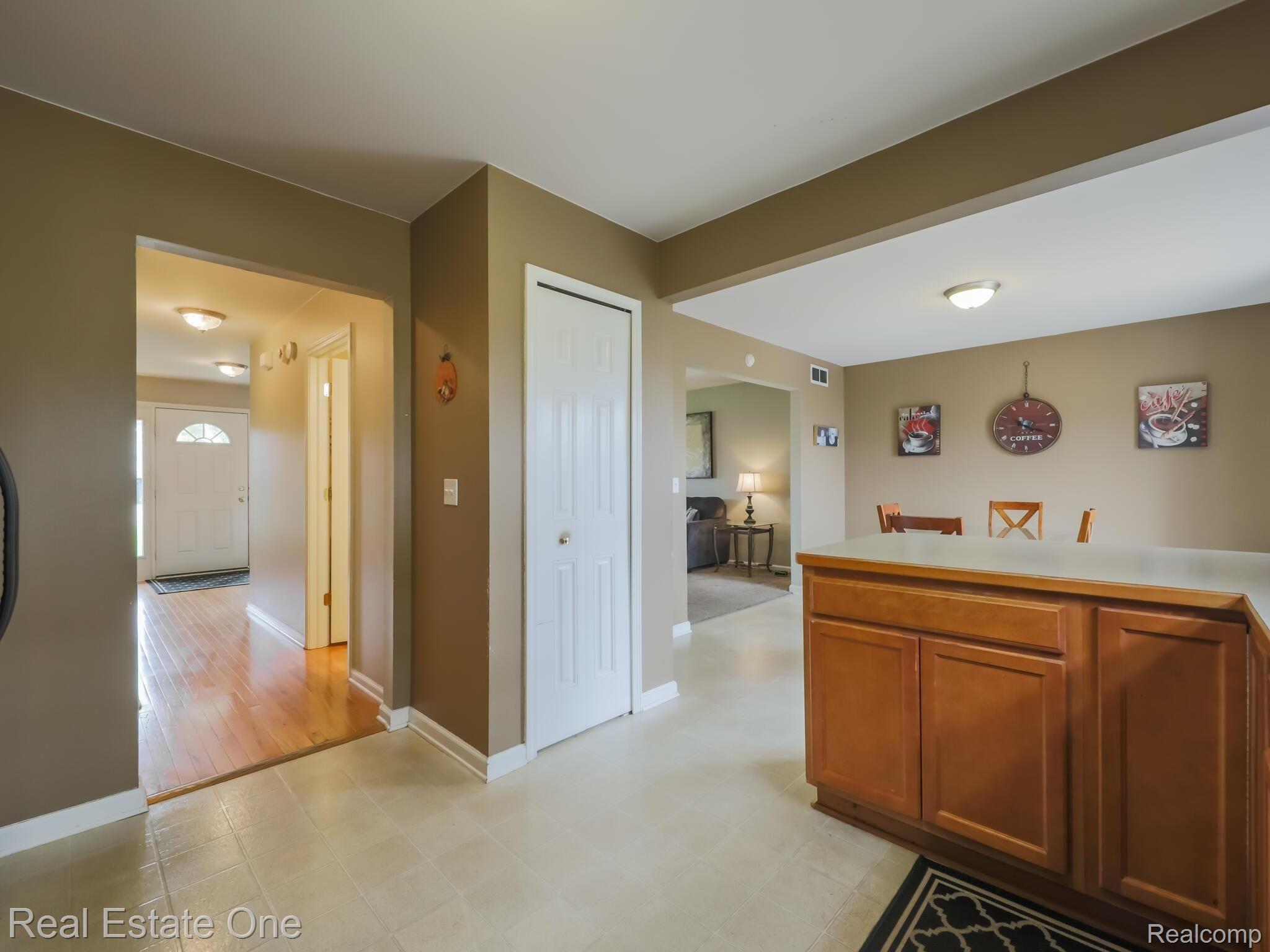 2910 Clivedon Road Howell, MI 48843 - Photo 33 of 43 33-Clivedon.jpg