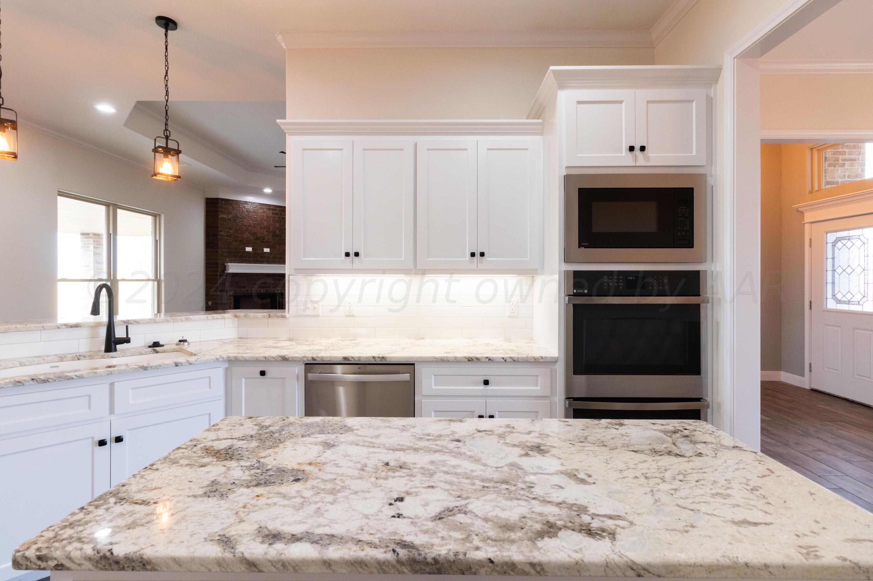 9301 Clinton Glenn Road Amarillo, TX 79119 - Photo 15 of 47 Kitchen