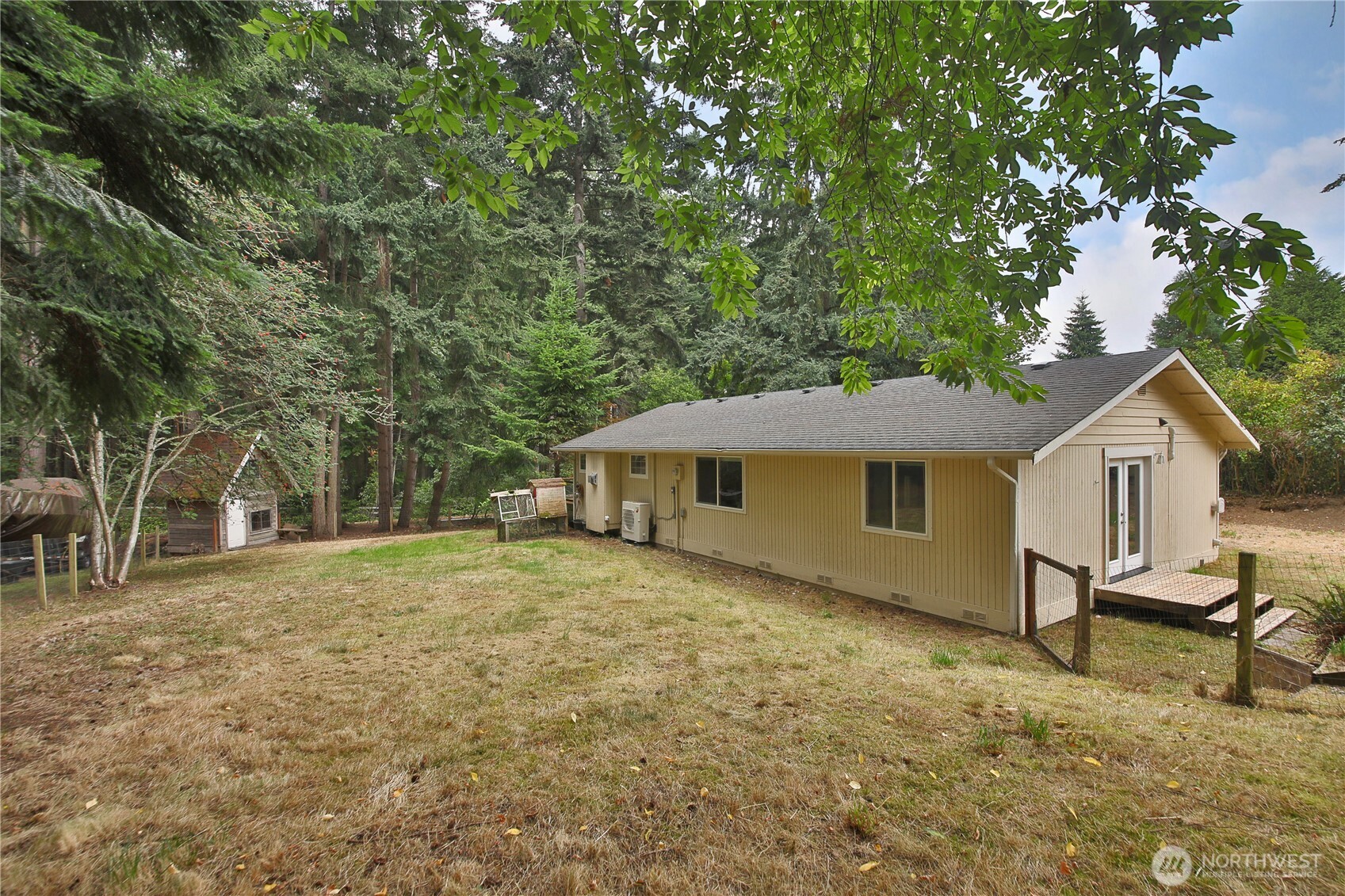 6255 Bayview Road Clinton, WA 98236 - Photo 30 of 40 Gallery Image 30