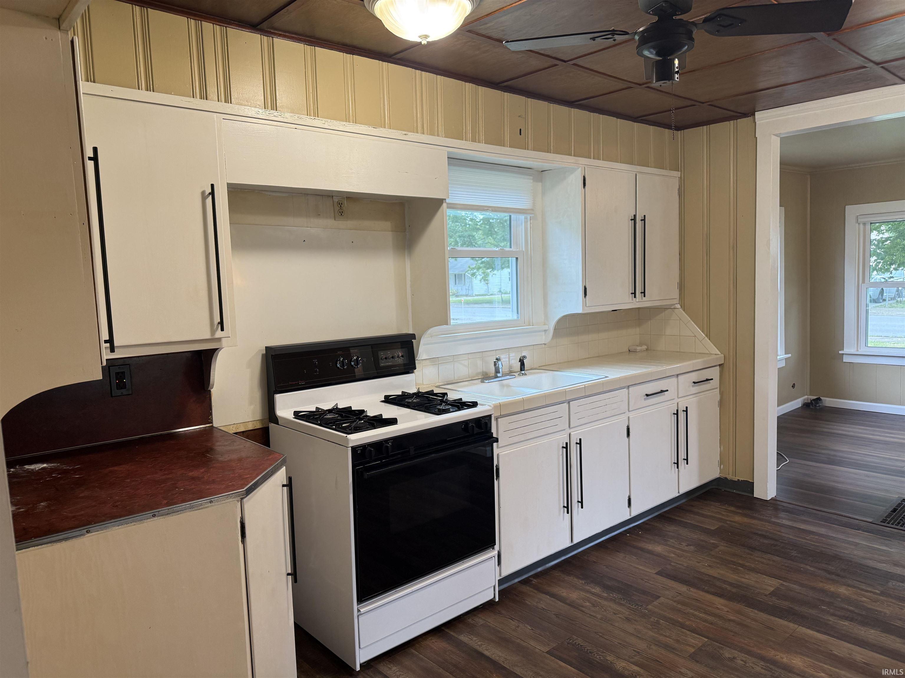 210 North Riverside Boulevard Goshen, IN 46526 - Photo 9 of 20 Gallery Image 9