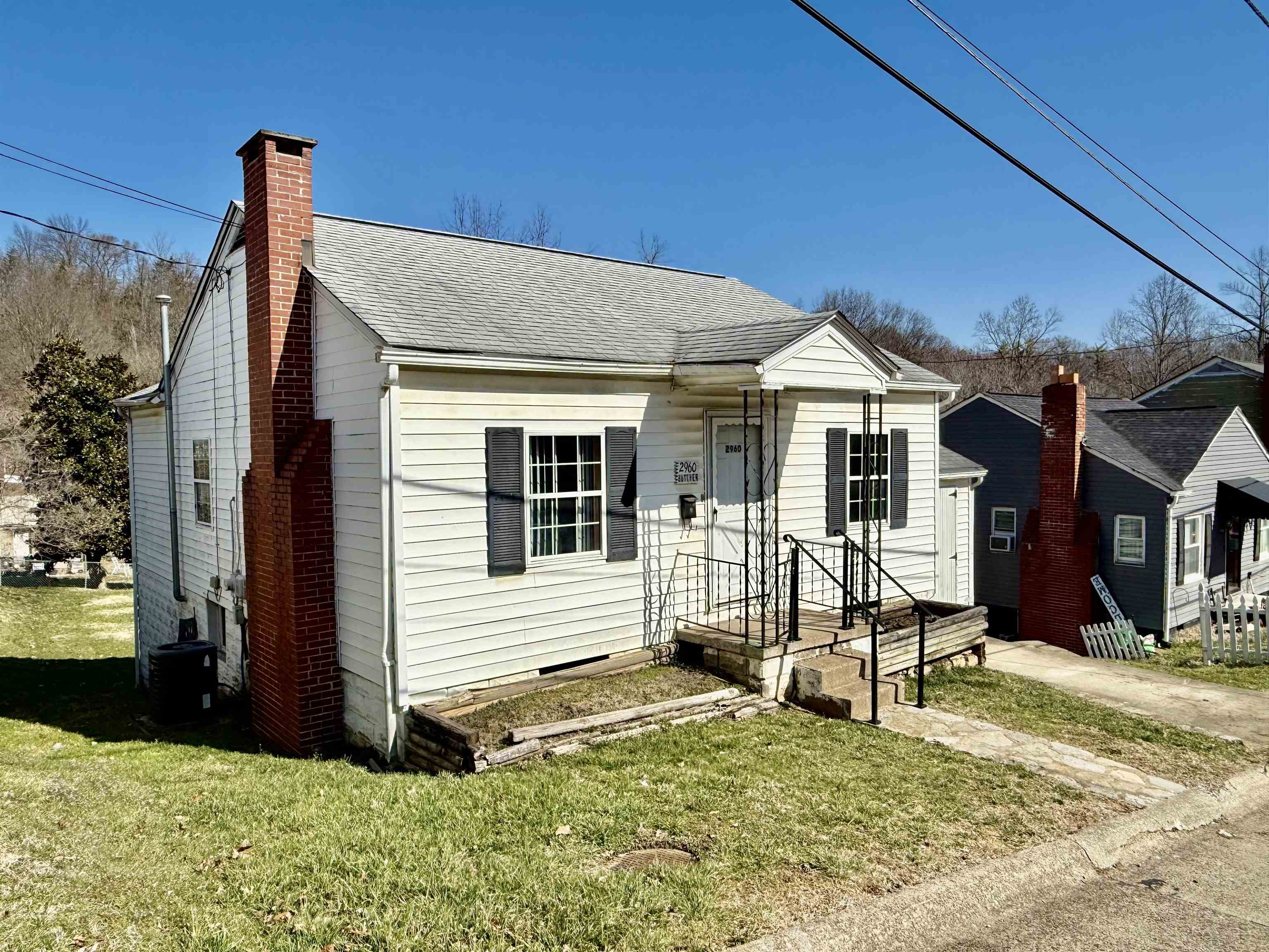 2960 Rice Avenue Huntington, WV 25705 - Photo 2 of 20