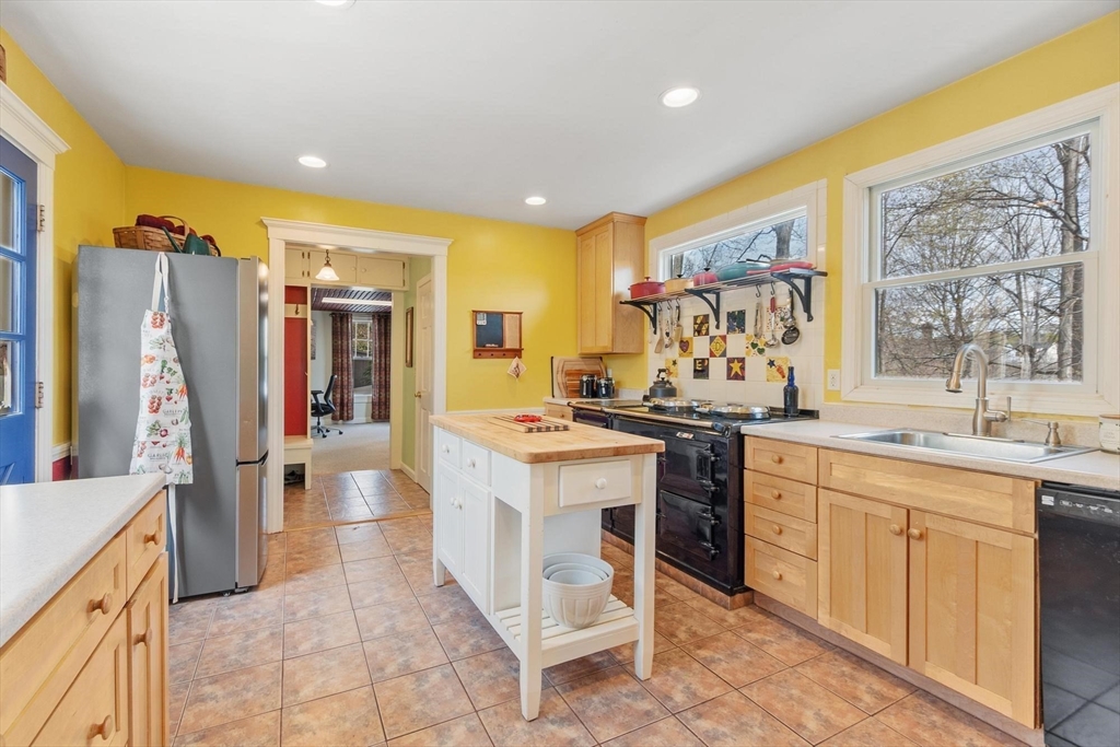 30 Cuba Street Andover, MA 01810 - Photo 7 of 28