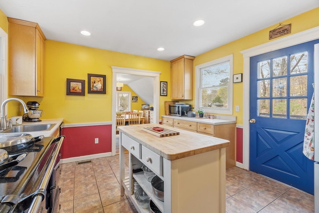 30 Cuba Street Andover, MA 01810 - Photo 9 of 28