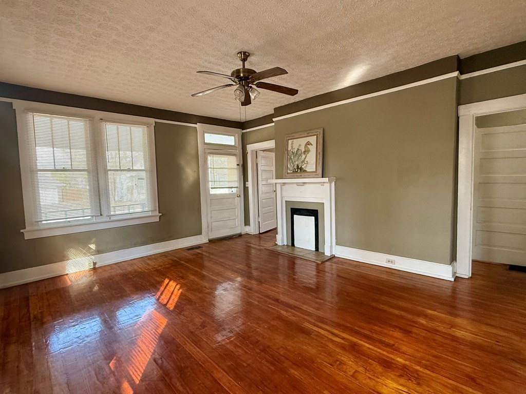 1108 19th Street Columbus, GA 31901 - Photo 2 of 18 Living Room
