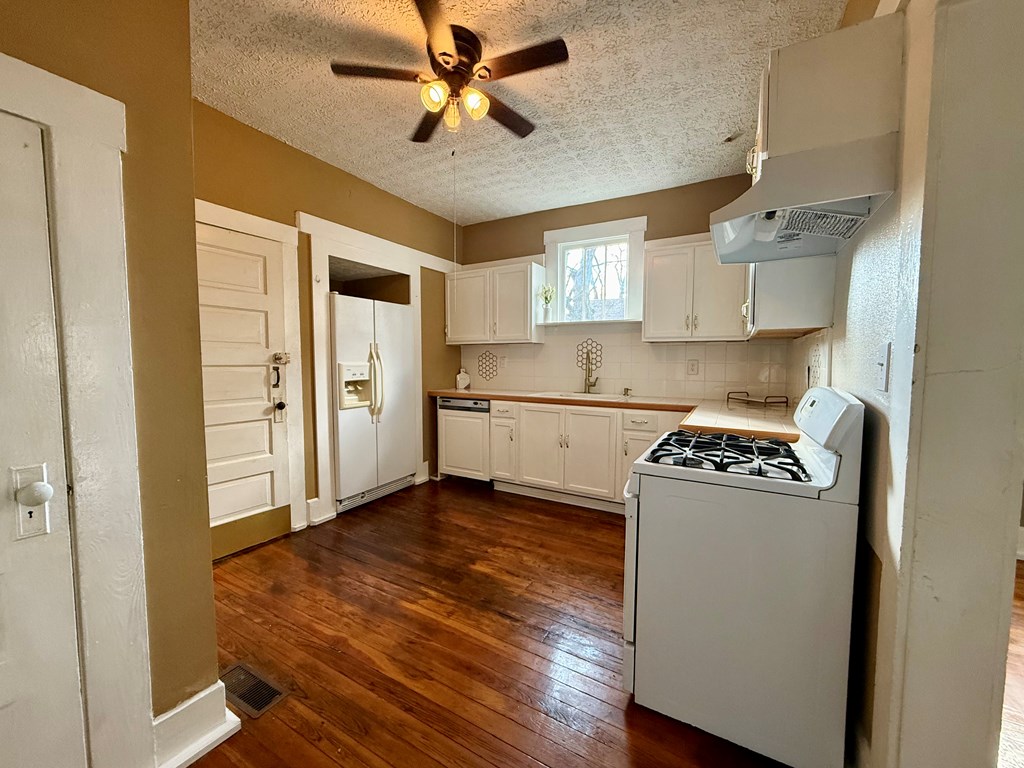 1108 19th Street Columbus, GA 31901 - Photo 5 of 18 Kitchen