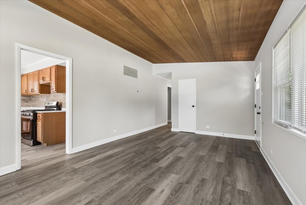 453 Tomahawk Street Park Forest, IL 60466 - Photo 4 of 24