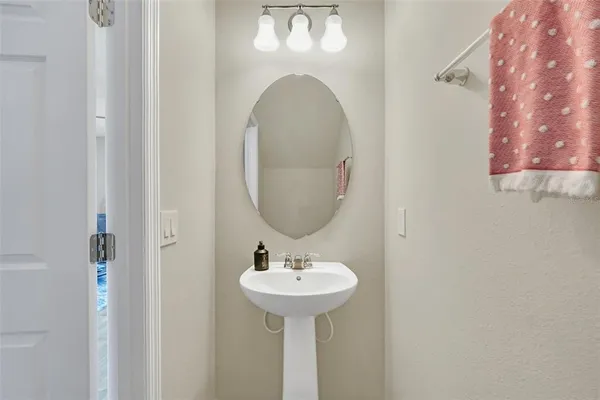 $2,400 | 3780 Plainview Drive, Orlando, FL 32824