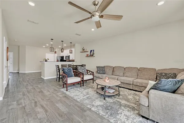 $2,400 | 3780 Plainview Drive, Orlando, FL 32824