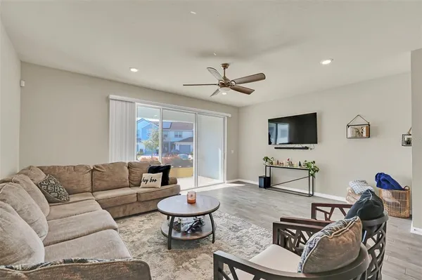 $2,400 | 3780 Plainview Drive, Orlando, FL 32824