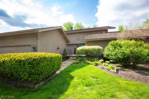 $557,500 | 502-9 Overlook Drive, Aurora, OH 44202