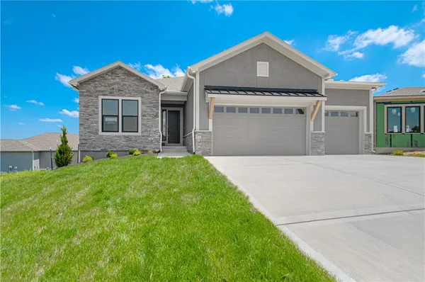 $711,055 | 4935 Northwest Martin Street, Riverside, MO 64151