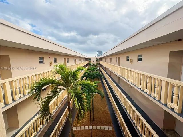 $129,000 | 410 Southeast 2nd Street, Unit 406, Hallandale Beach, FL 33009