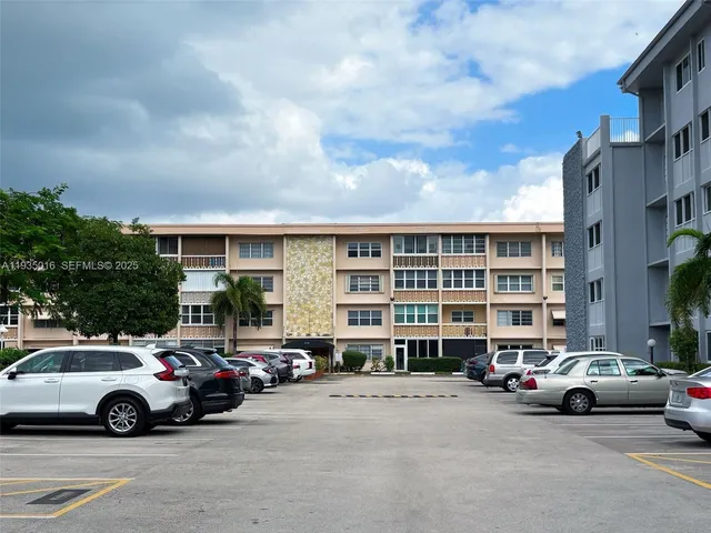 $129,000 | 410 Southeast 2nd Street, Unit 406, Hallandale Beach, FL 33009